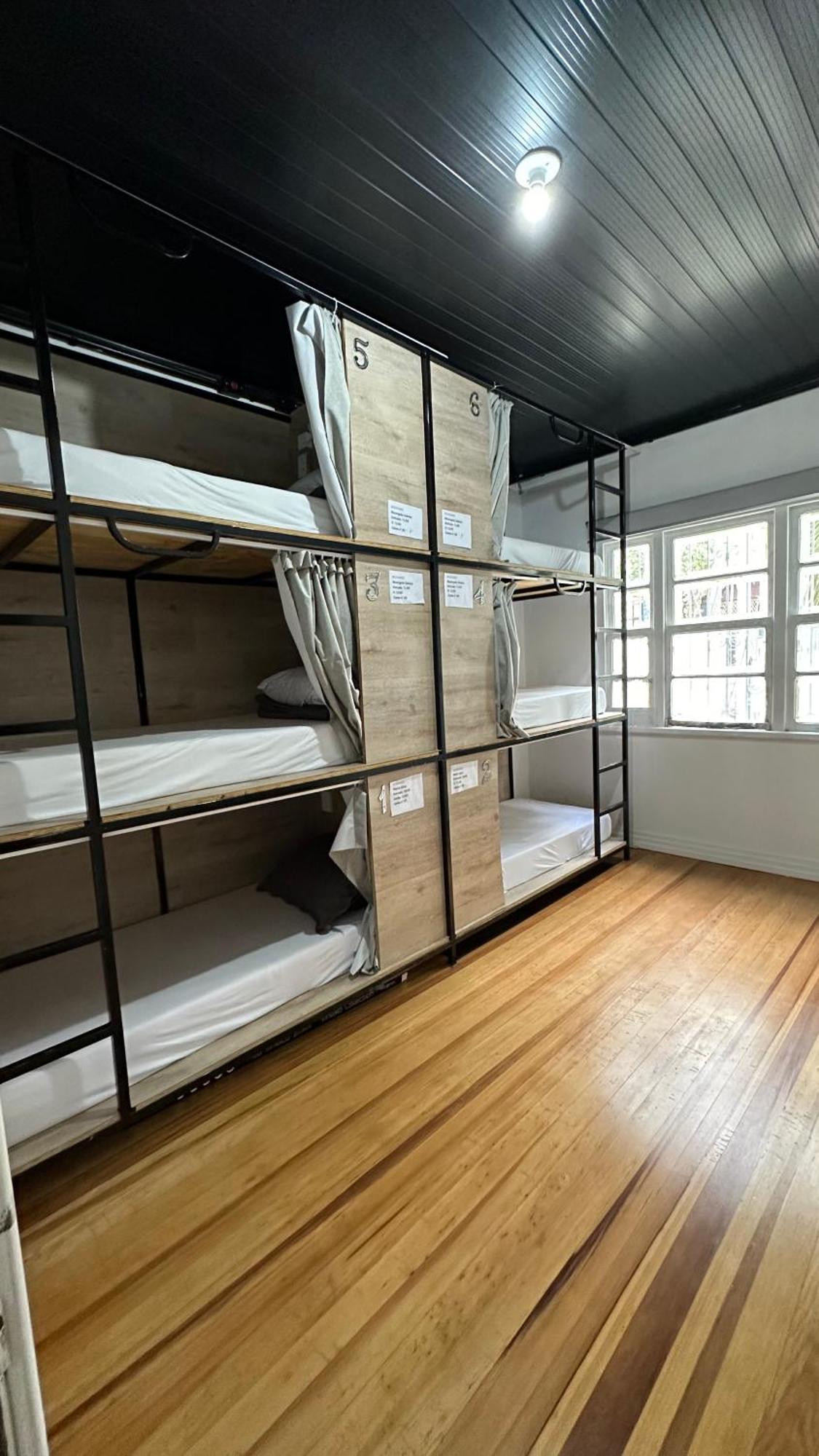 Hostel Hug Brasil Curitiba Ngoại thất bức ảnh